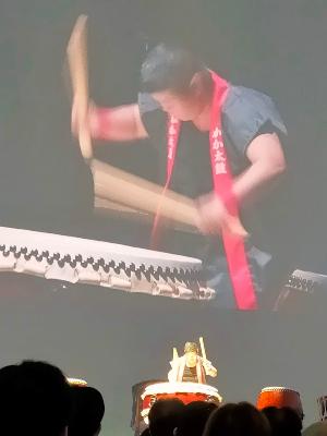 力強いかか太鼓の演奏