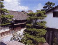 旧西川利右衛門邸斜め上部から新町通りをのぞんだ写真
