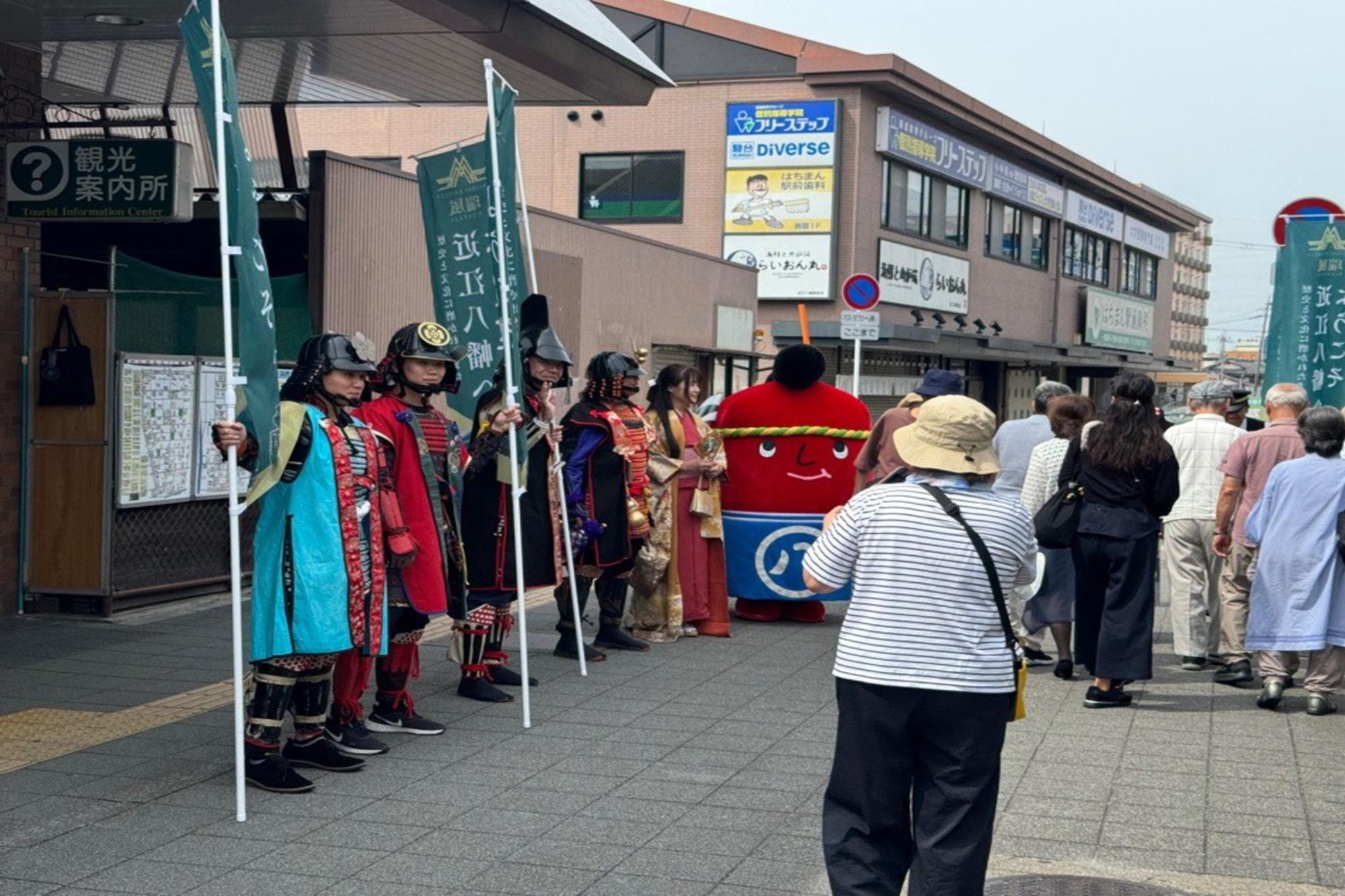 武将隊・赤コン君によるおもてなし