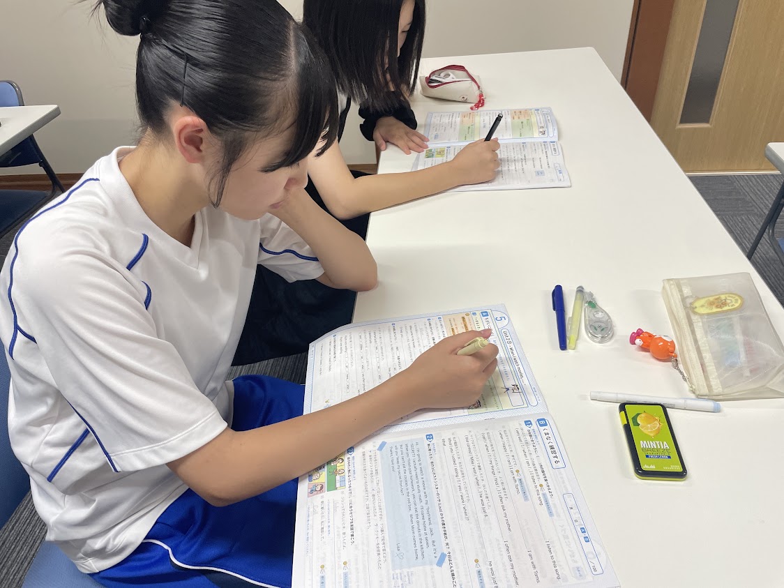 勉強中はお互い集中、休憩中はめいっぱいおしゃべりができる
