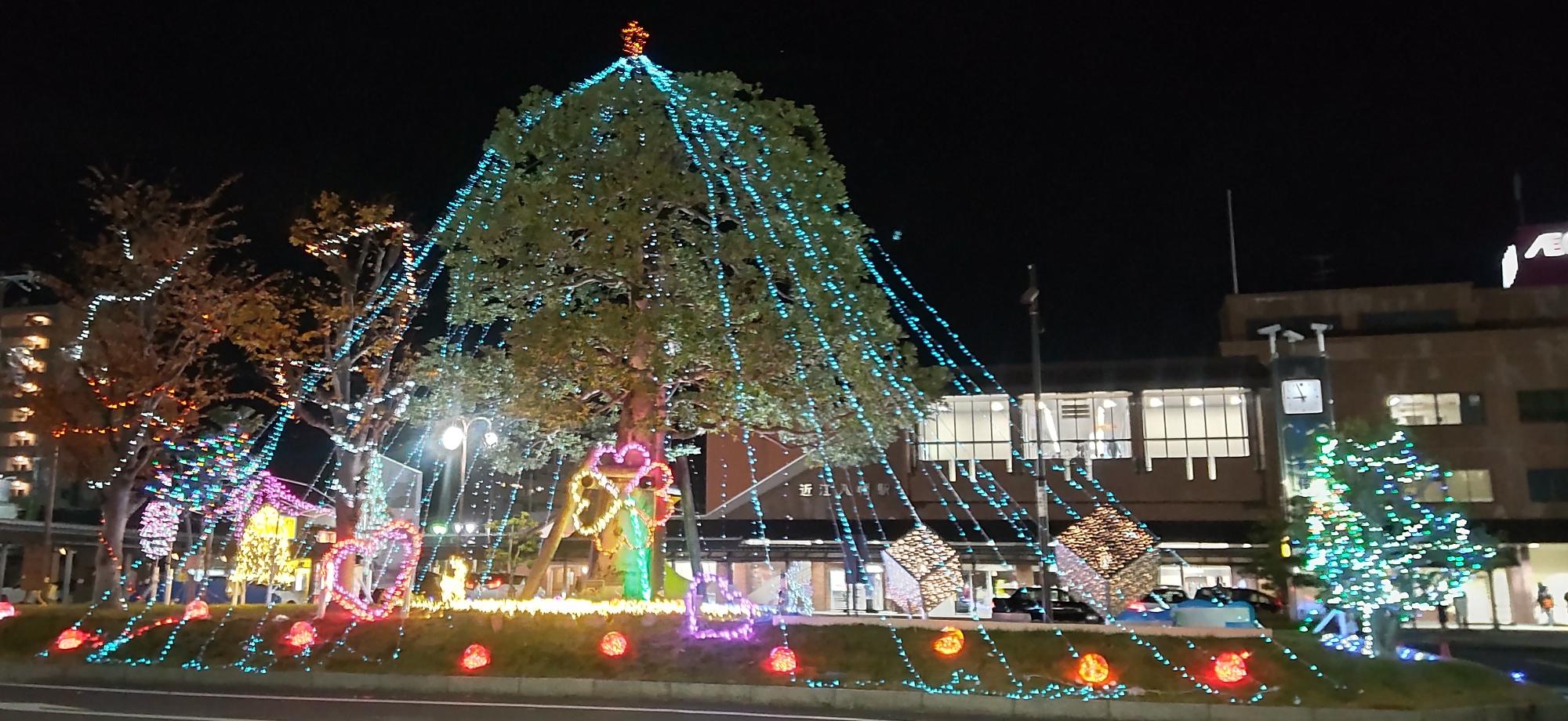 JR近江八幡駅北口広場のイルミネーション