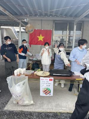 金田学区の文化祭ではお手製のベトナム春巻きを販売