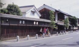 斜めからの西川甚五郎邸の外観写真