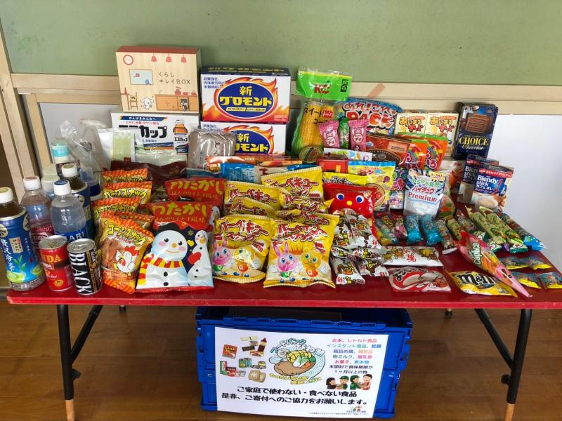 近江八幡市立桐原幼稚園で集まった食品たちの写真