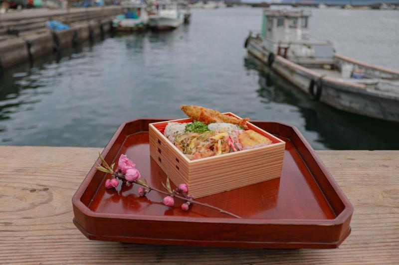 ごりのおにぎりと季節の自野菜　沖弁