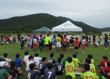 近江八幡サッカー協会杯で集合する選手達