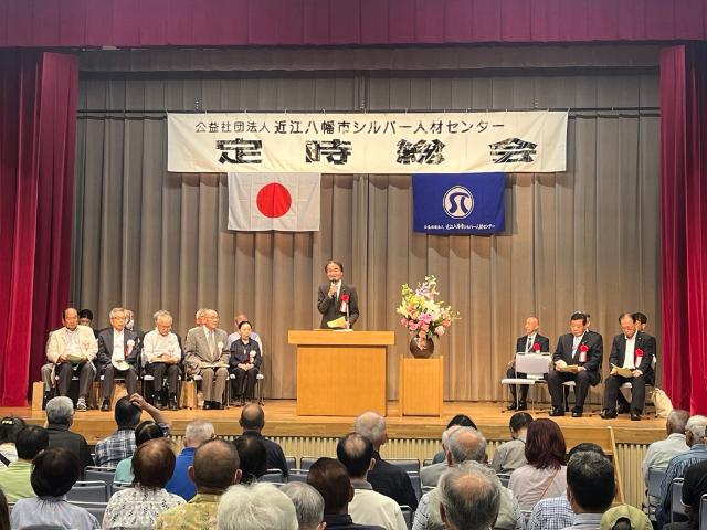 シルバー人材センター総会であいさつする徳永市長