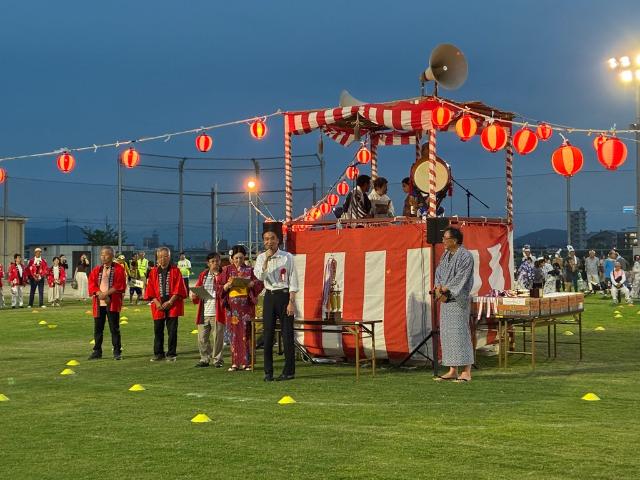 岡山学区納涼祭に参加する徳永市長