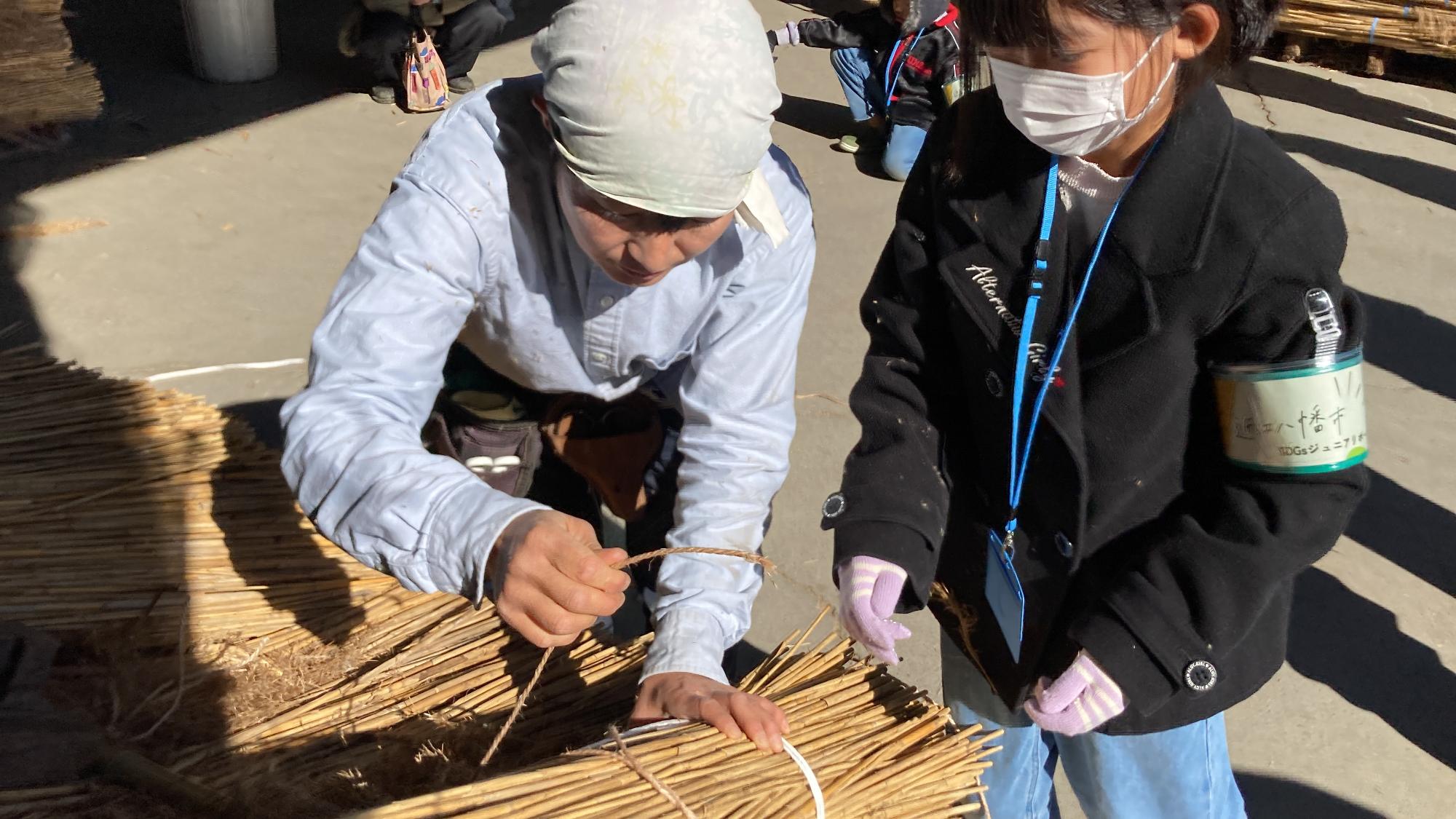 ヨシ葺き体験⓶