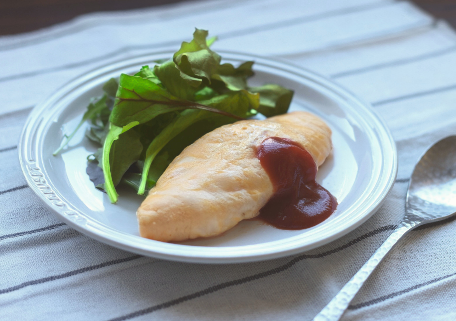レンジで作る トマトチーズオムレツ