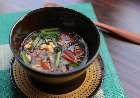 トマトともずく酢の酸辣湯